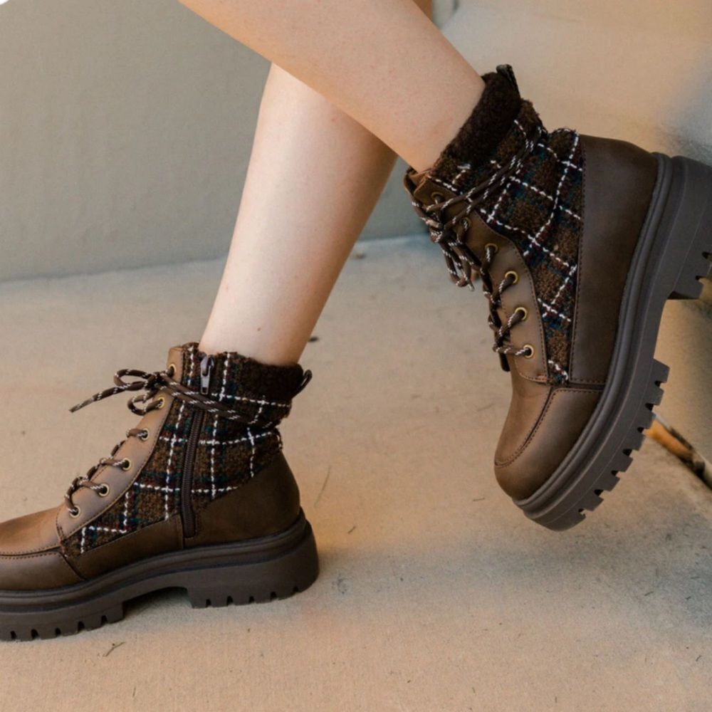Rocketdog Desmond Lug Boots NEW!
Size 10
